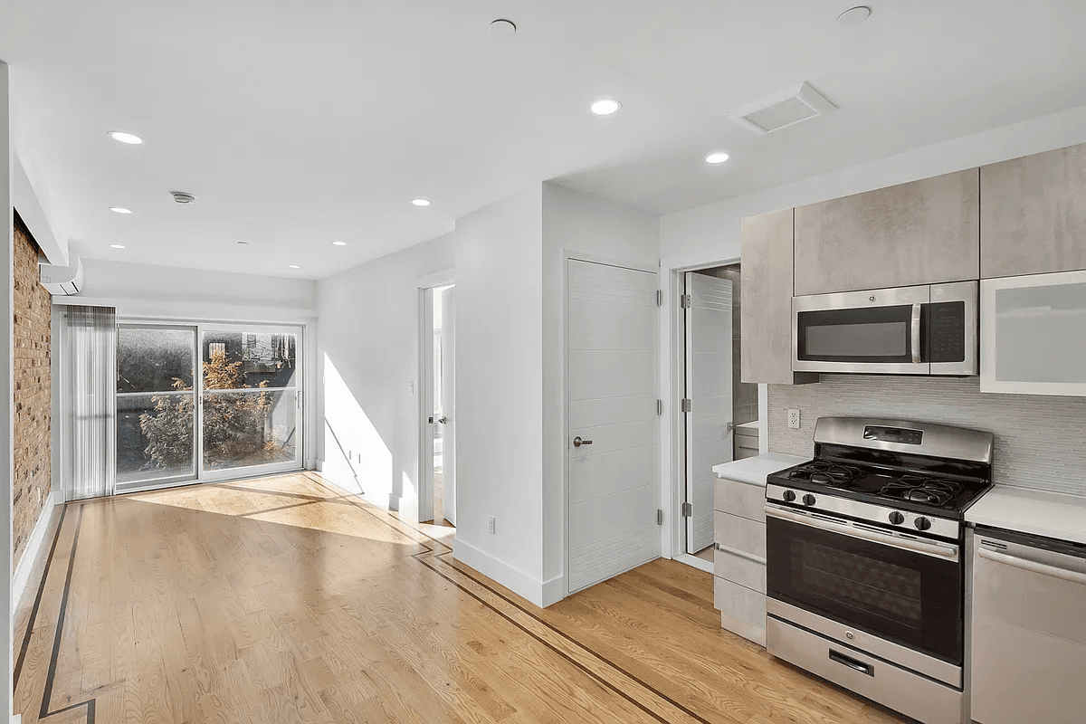 735 Greene Ave - Image 4