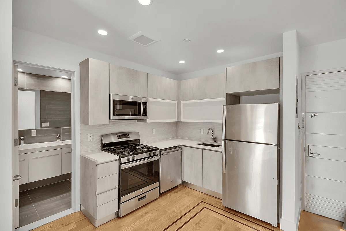 735 Greene Ave - Image 3